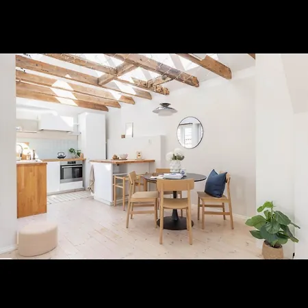 Classic House Over Two Floors Bergen