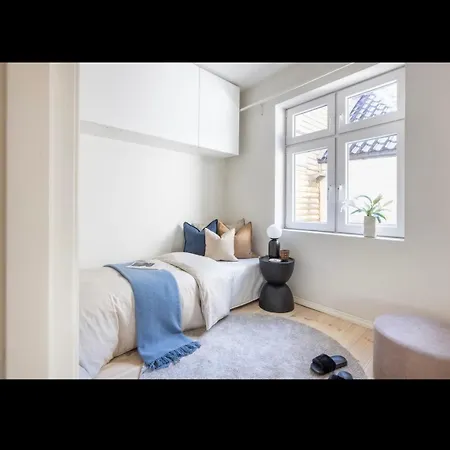 Classic House Over Two Floors Apartment Bergen
